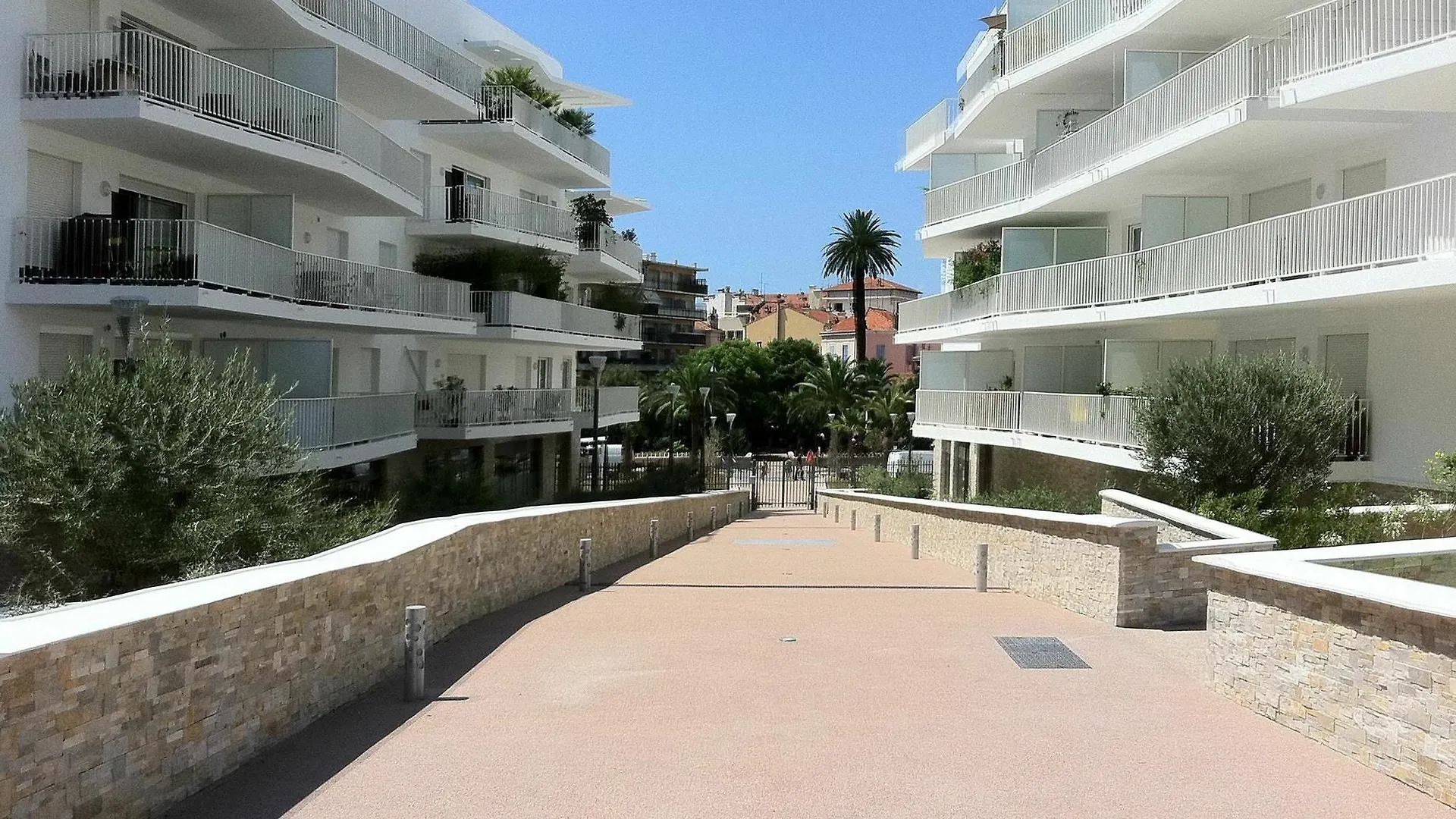 Studio In Cannes, With Wonderful Mountain View, Terrace And Wifi - 500 فرنسا
