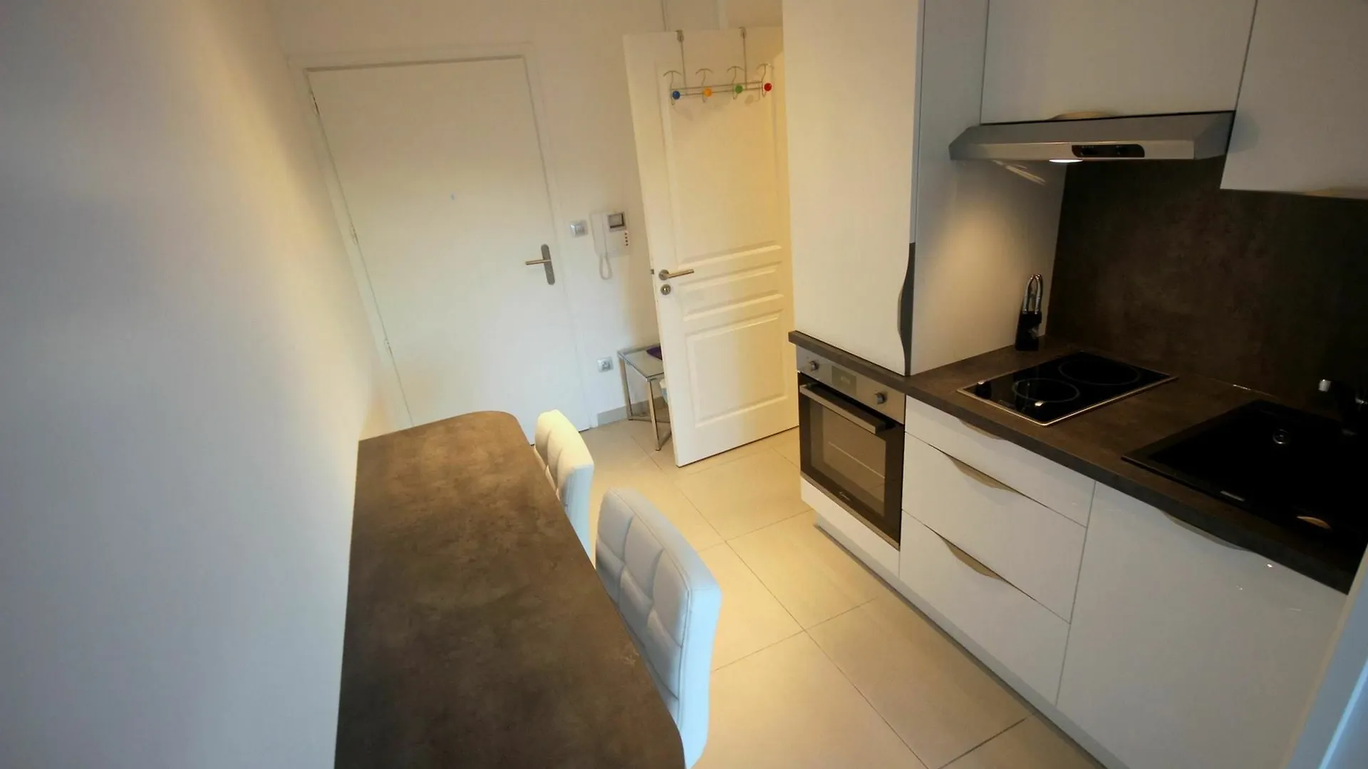 Studio In Cannes, With Wonderful Mountain View, Terrace And Wifi - 500 0*, Cannes