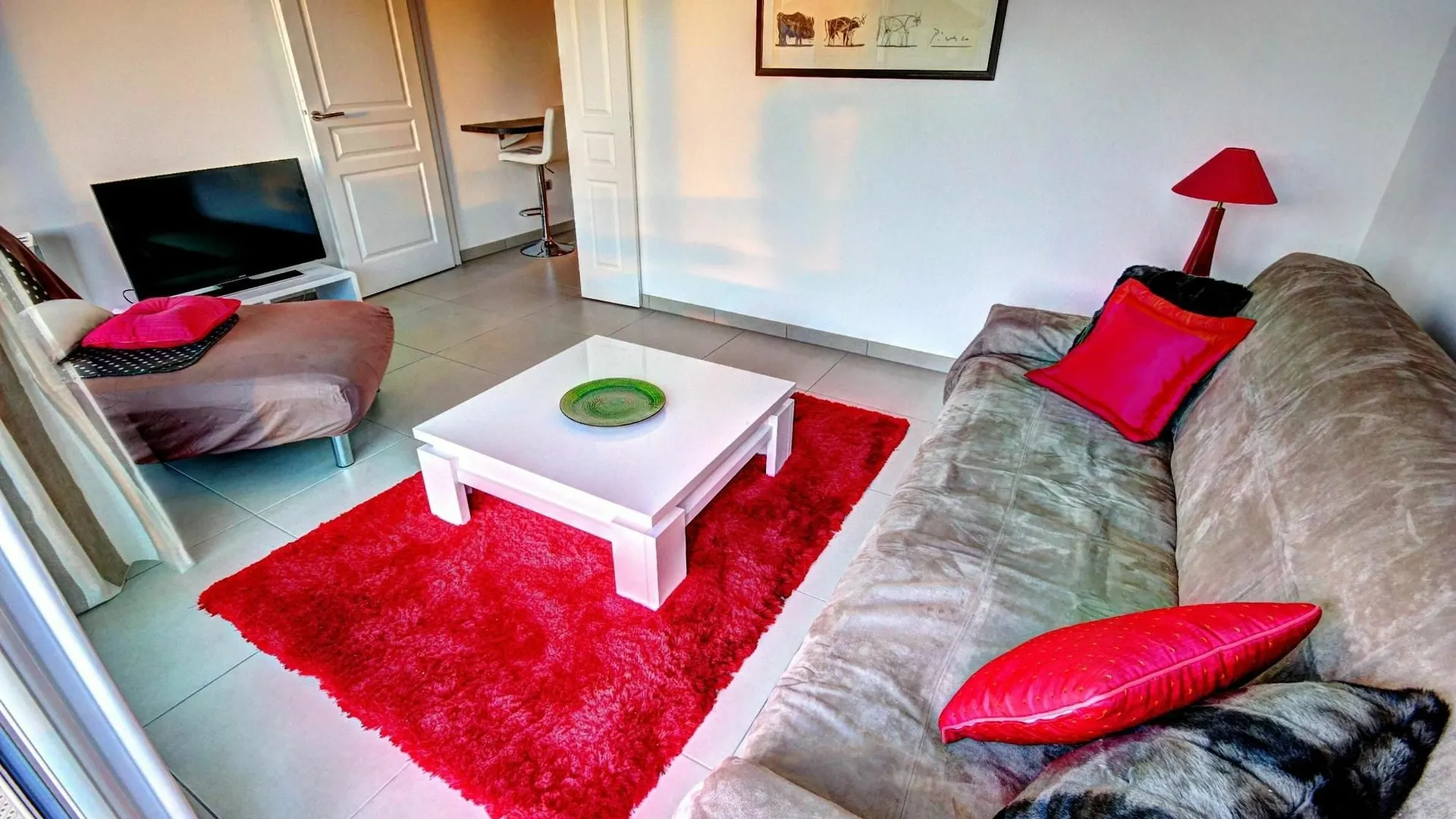 Studio In Cannes, With Wonderful Mountain View, Terrace And Wifi - 500 Cannes